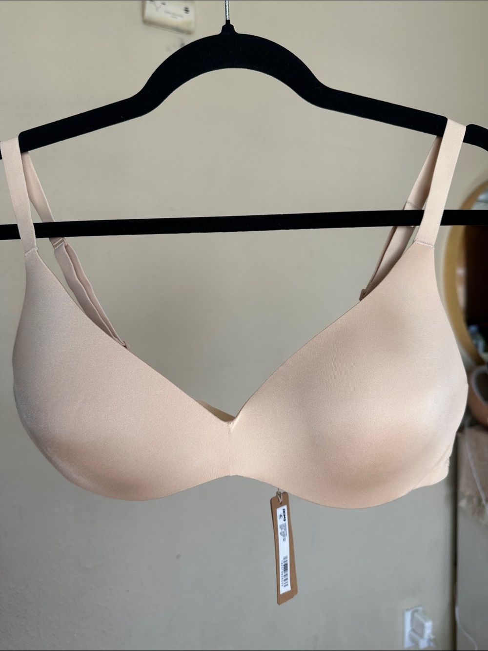 SKIMS Wireless Form Push-Up Plunge Bra Sand Size 38C